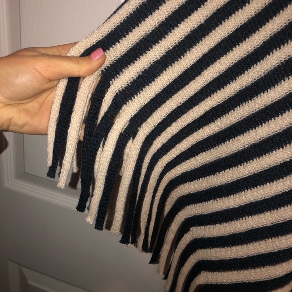 Demdaco Poncho - Picture 2 of 3